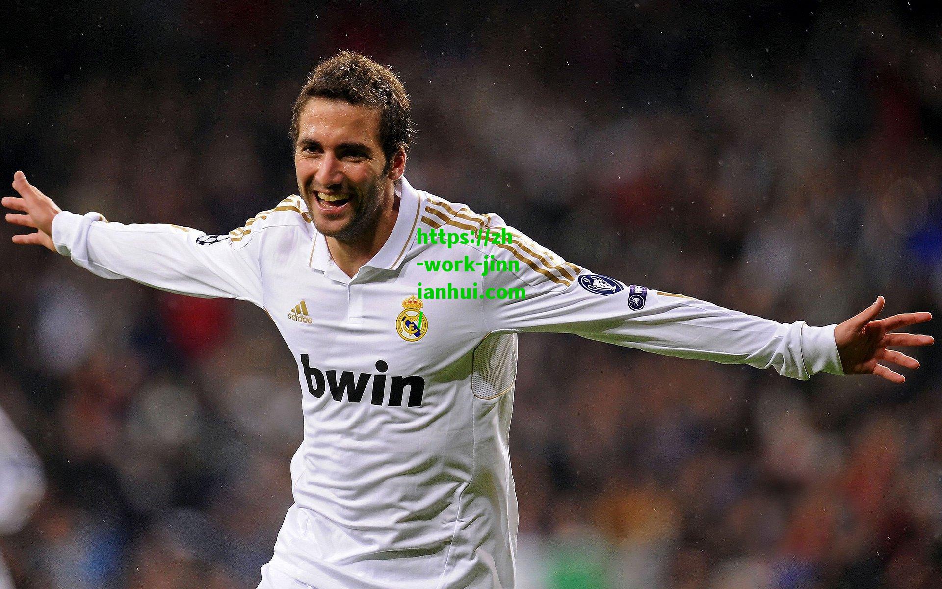 赖因德斯确认加盟蓝月军团，今晨飞抵曼彻斯特完成体检，AC米兰中场核心开启英超新征程